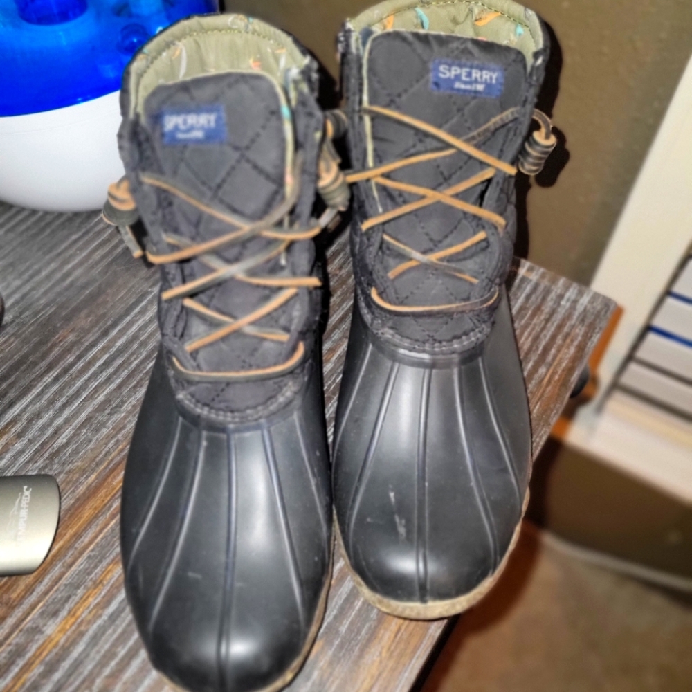 Duck boots